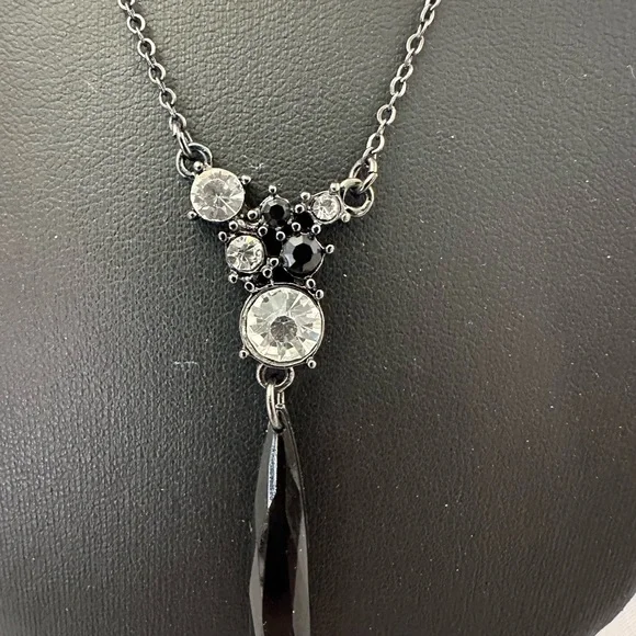 Avon black tone necklace with acrylic drop and clear rhinestones - Picture 2 of 6